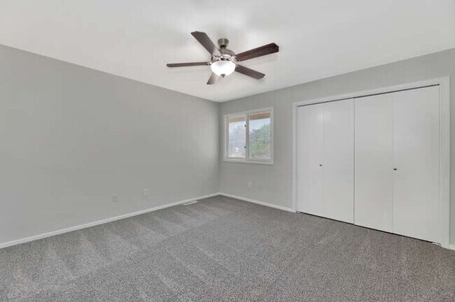 Building Photo - 2025-2027 N. Rosewood Ct.