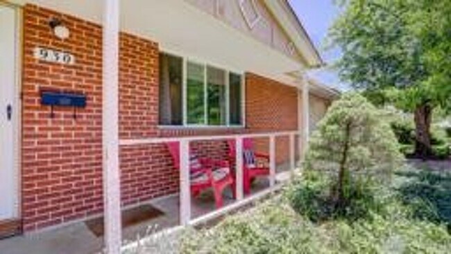 Building Photo - PRE-LEASE 4 BED 2 BATH – Updated Brick Hom...