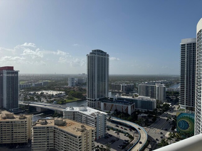 Building Photo - 1850 S Ocean Dr