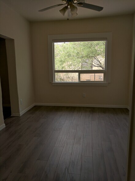 Room 2 - 1536 E 8th St