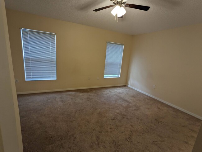 Building Photo - 3 Bedroom 2 Bathroom Home in Riverview, FL...