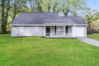 Building Photo - Charming Cul-de-Sac Home