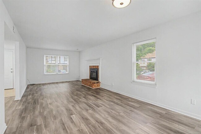 Building Photo - 285 Merrimac Trail