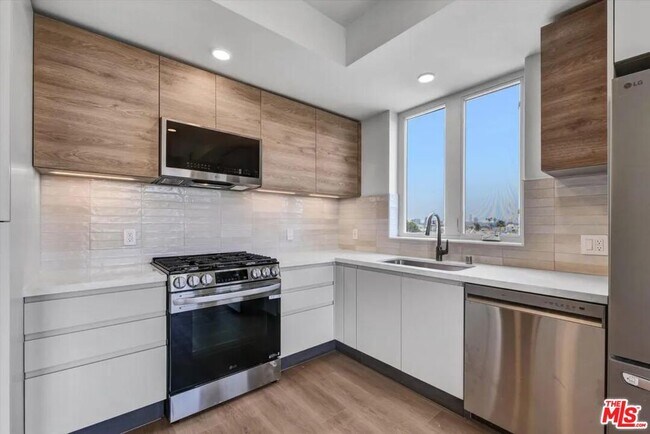 Building Photo - 8867 Alcott St