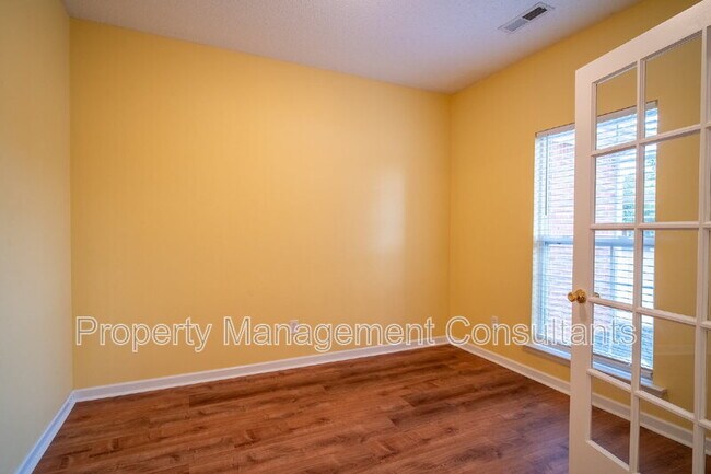 Building Photo - 216 Horseshoe Bend N