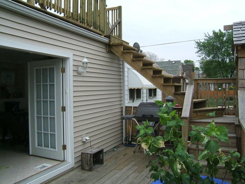 Building Photo - 2930 N Melvina Ave