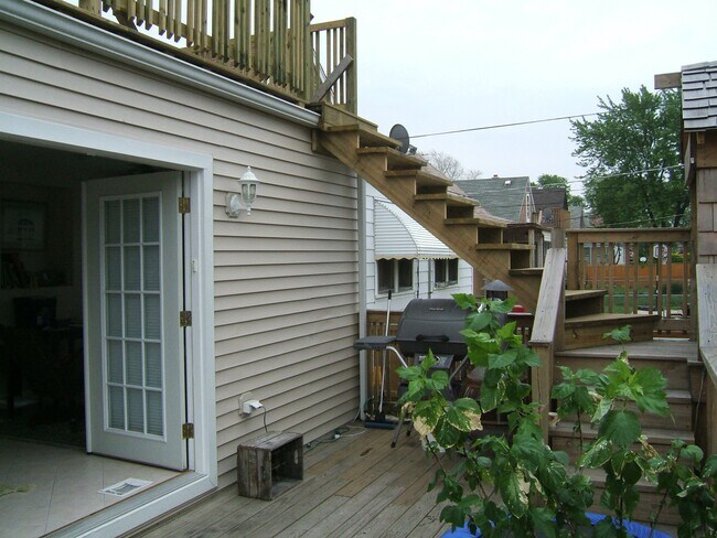 Building Photo - 2930 N Melvina Ave