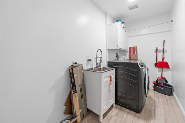 Building Photo - 30902 Club House Dr