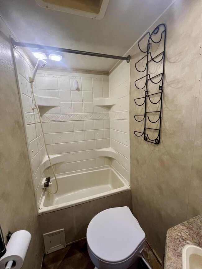 Building Photo - 817 Kaye St