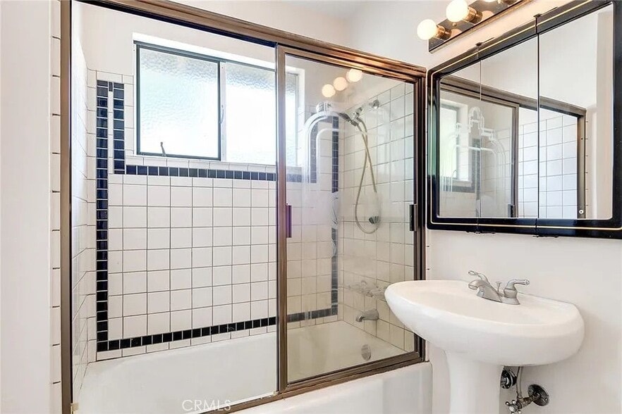 Building Photo - 194 W Blaine St