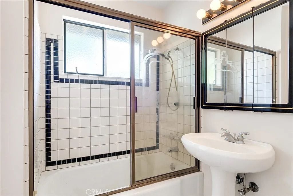 Building Photo - 194 W Blaine St