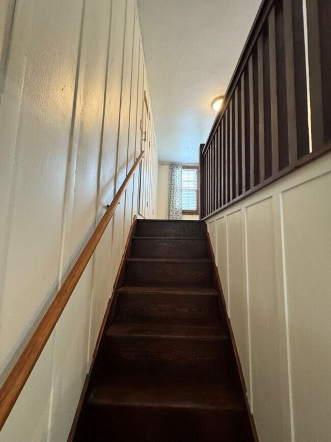 Building Photo - Cutest 3 bed with historic charm, so close...