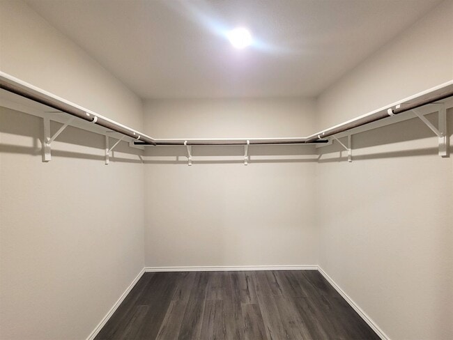 Building Photo - Beautiful like-new 3 bed | 2 bath home - Amazing community amenities!