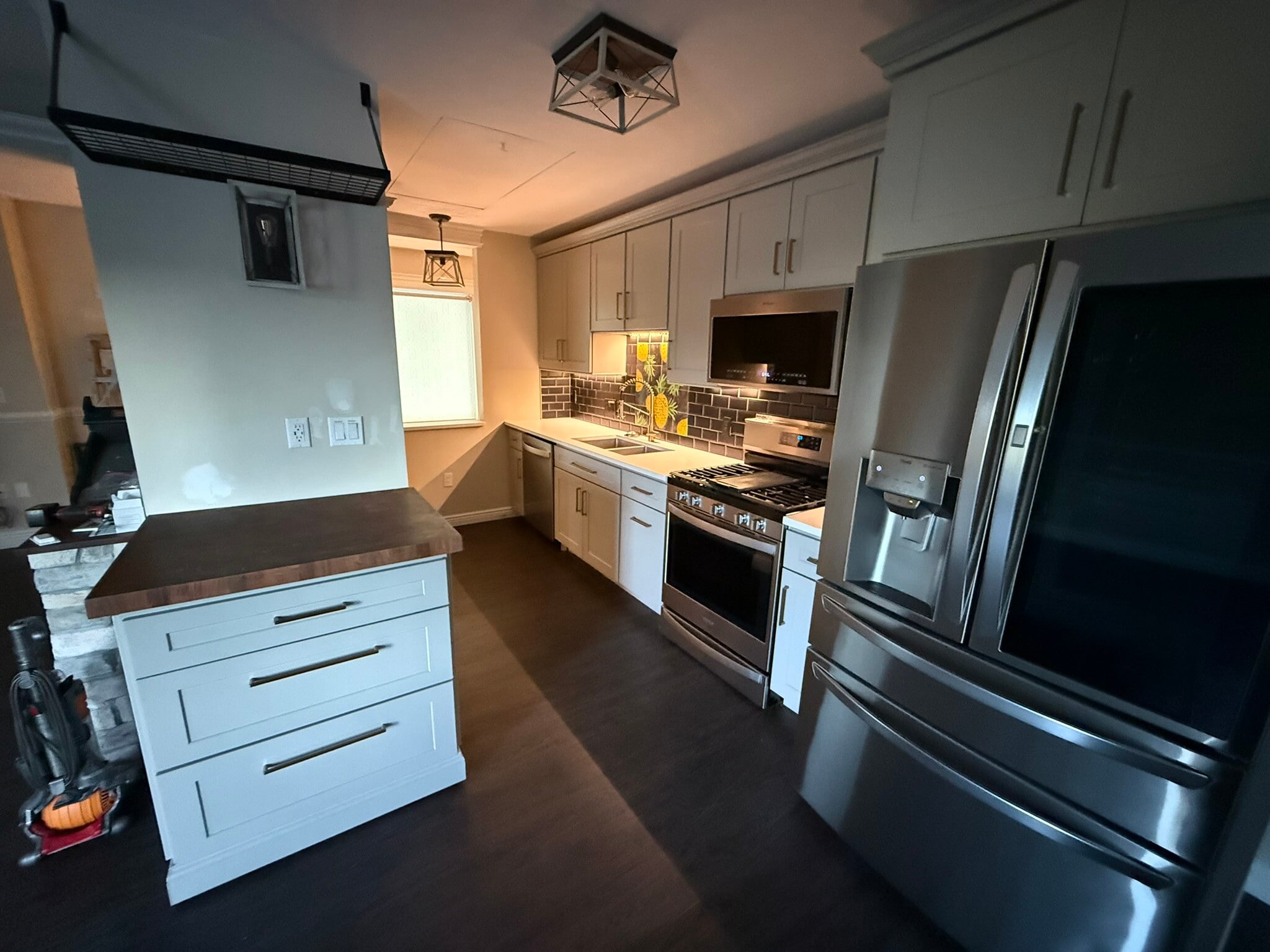 Kitchen - Gas Range, Ref with Craft ice cubes - 99 Roland St