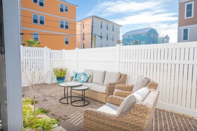 Building Photo - Fresh and Salty @ 608 Carolina Beach Ave. S. #202