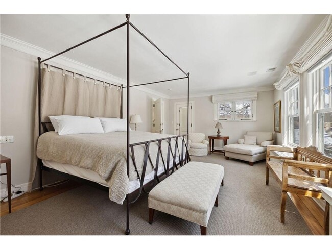 Building Photo - 2810 W Lake of the Isles Pkwy