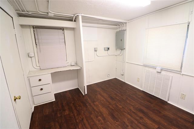 Building Photo - 1010 E Reno Rd