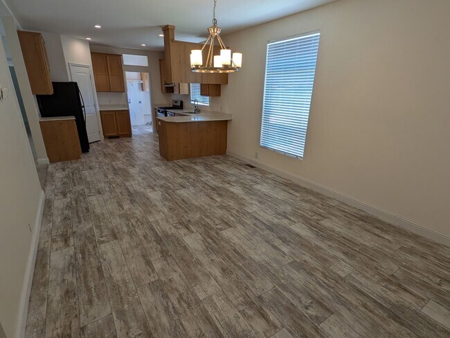 Building Photo - 6855 Equinox Ln