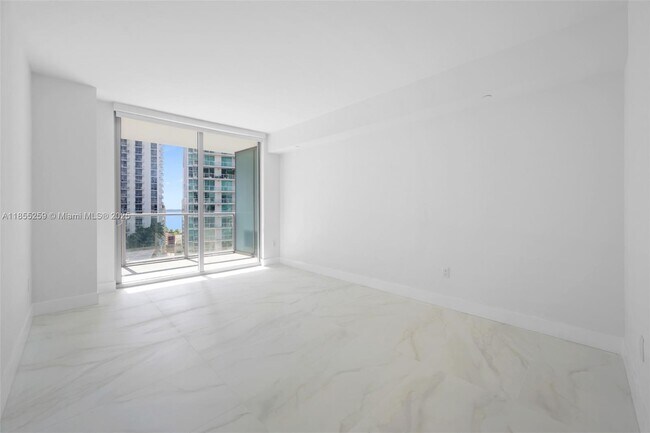 Building Photo - 1100S S Miami Ave