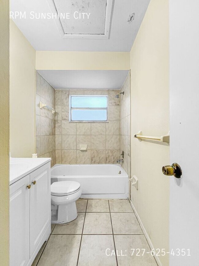 Building Photo - 4624 73rd Ave N