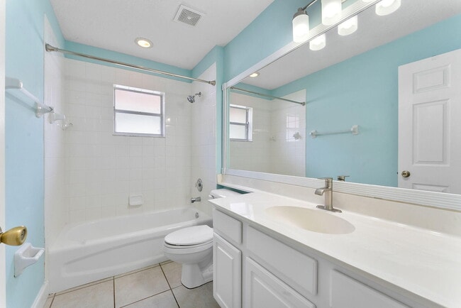 Building Photo - 981 Delray Lakes Dr