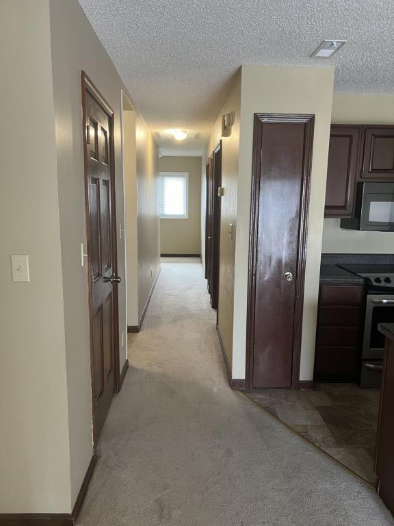 Primary Photo - 200 Double Eagle Dr