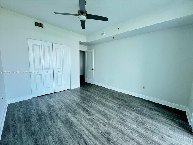 Building Photo - 2641 N Flamingo Rd