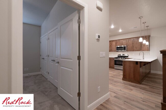 Building Photo - 493 N 550 W