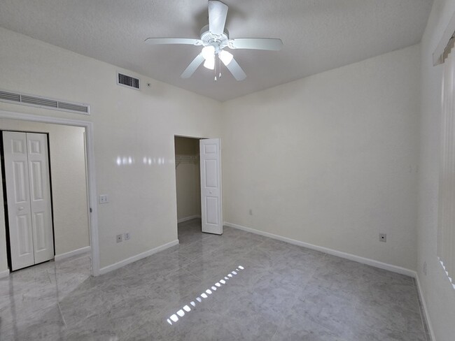 Building Photo - Beautiful 2 Bed 2 Bath Condo in West Palm ...