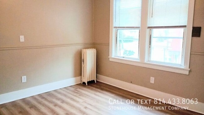 Building Photo - 422 West 10-3