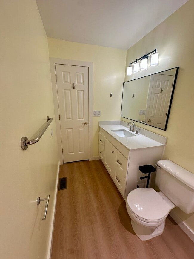 Building Photo - Beautifully Updated 5-Bedroom Home Near Ut...