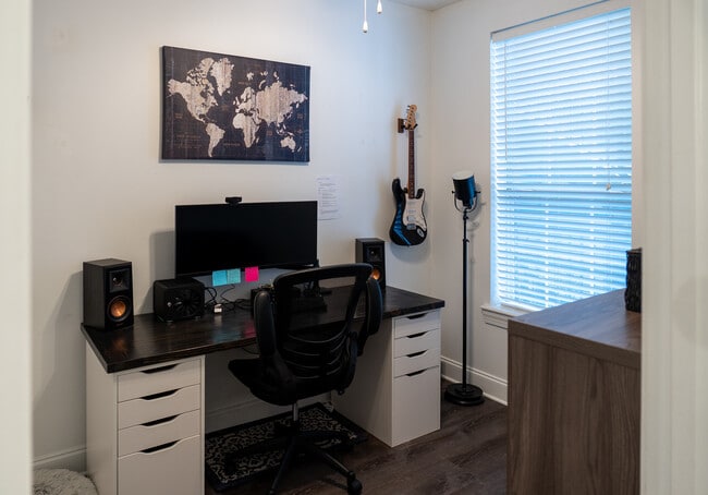 Building Photo - 159 Brooks St SE