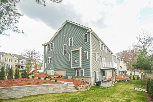 Building Photo - 5 Lowther Pl