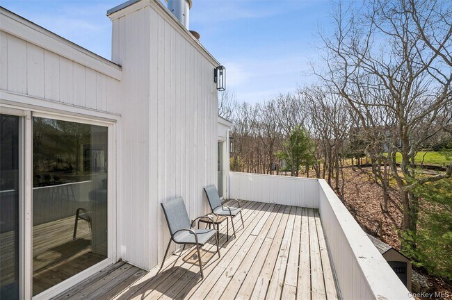 Building Photo - 14 Old Trail Rd