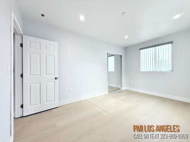 Building Photo - 208 E 87th St