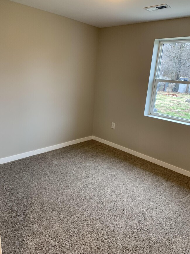 Building Photo - 34 Westview Pl