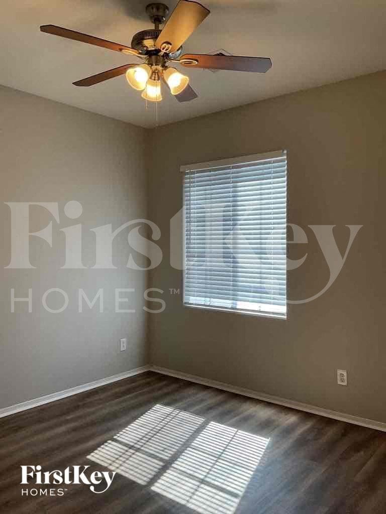 Building Photo - 13034 W Ash St