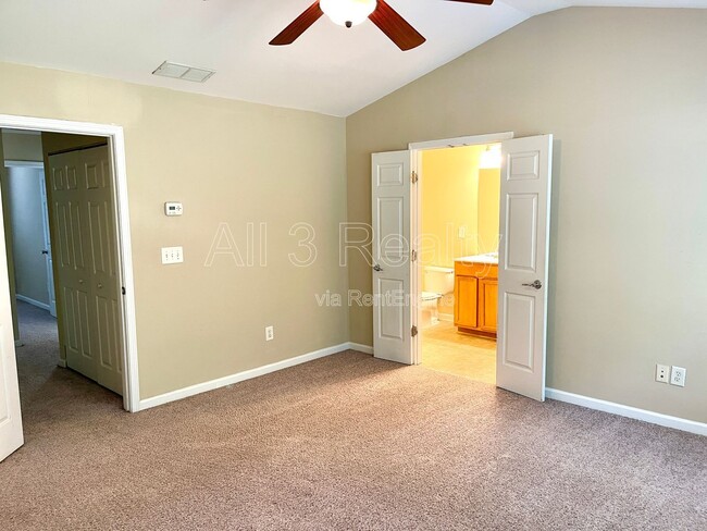 Building Photo - 2813 Deerwood Ln