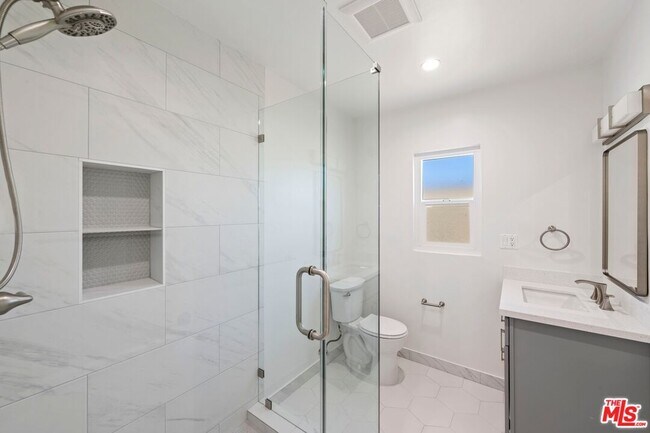 Building Photo - 1252 N Crescent Heights Blvd