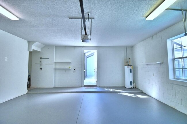 Building Photo - 1111 Oscar Square