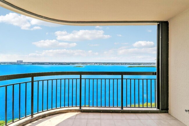 Building Photo - 5380 N Ocean Dr