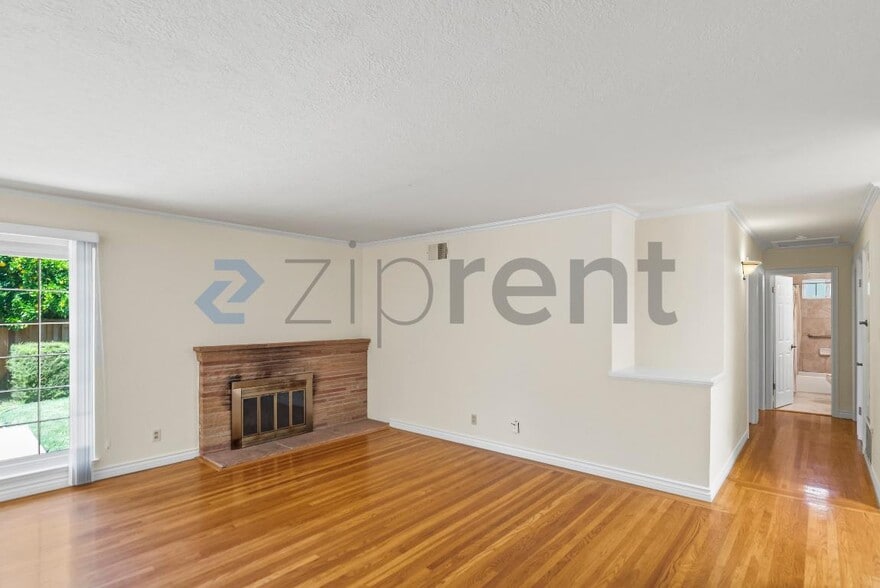 Building Photo - Unit n/a