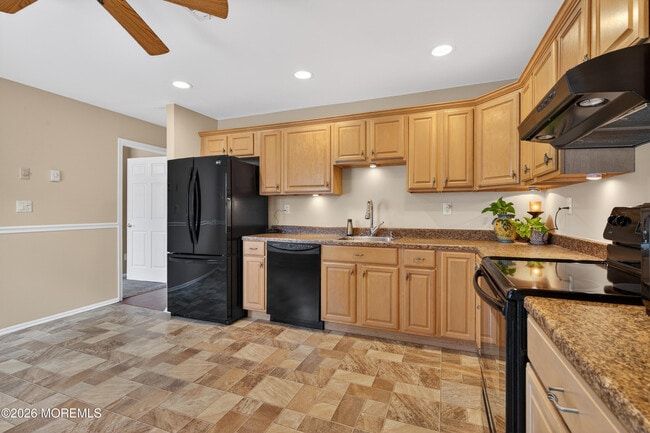 Building Photo - 69 William And Mary Sq