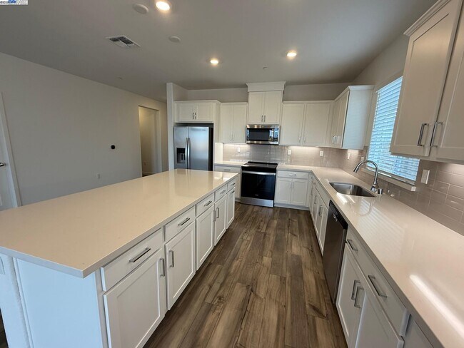 Building Photo - 1013 Bluebell Cir