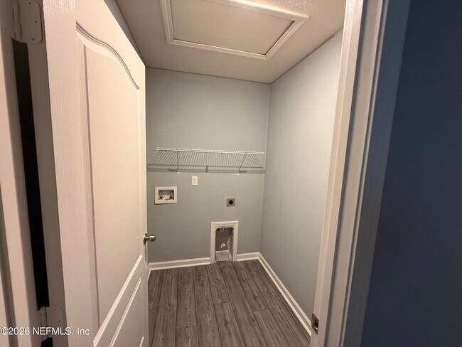 Building Photo - 8574 Newnan Lk Dr