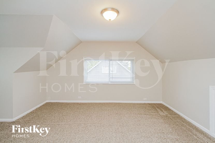 Building Photo - 171 Craig Dr W