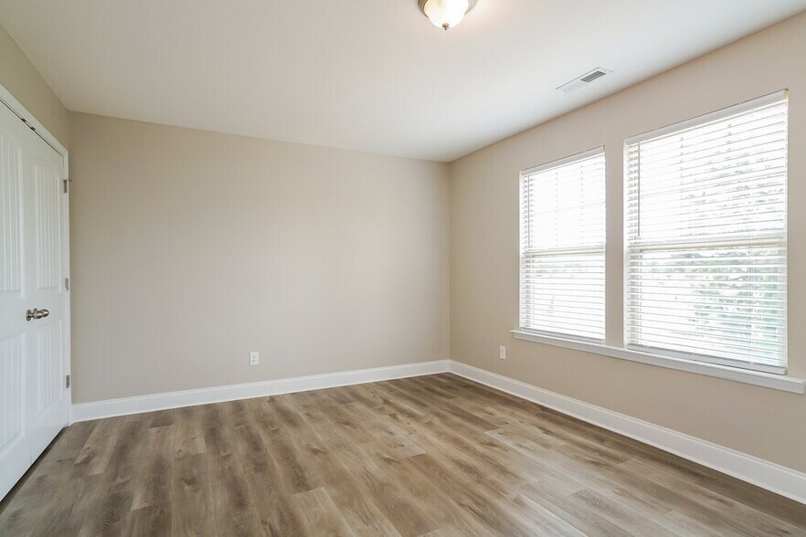 Building Photo - 3417 Snowberry Dr