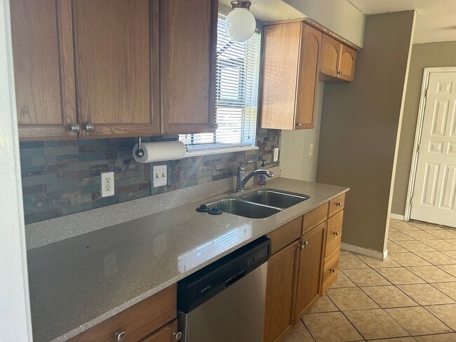 Building Photo - 7101 Premont Dr