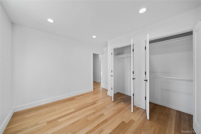 Building Photo - 68-21 Cloverdale Ln