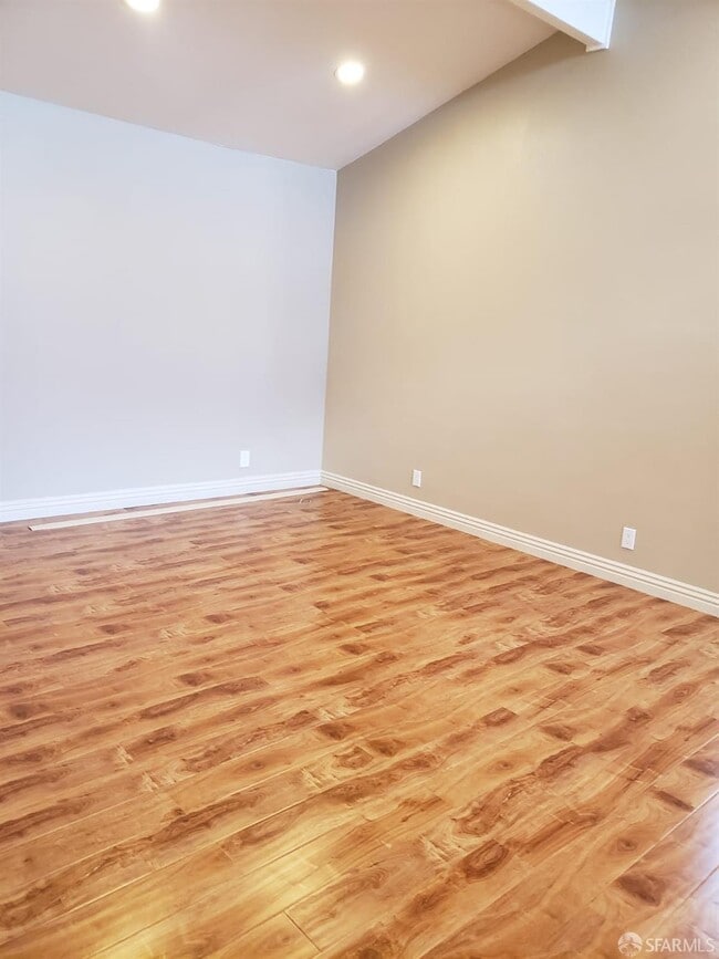 Building Photo - 325 Goshen Ct